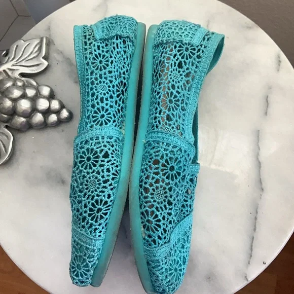 TOMS Turquoise Lace shoes, size 7.5 - Picture 6 of 7